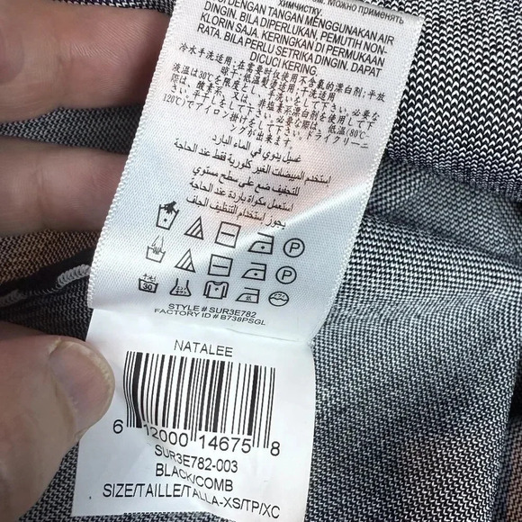 BCBGMAXAZRIA Natalee Black & White Geometric Jacquard Skirt, Size XS - Picture 6 of 6